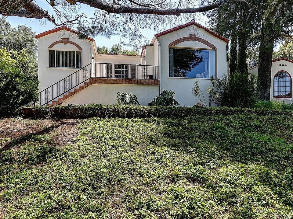 11652 Picturesque Dr in Studio City, CA - Building Photo