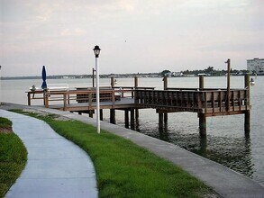 303 Rex Pl in Madeira Beach, FL - Building Photo - Building Photo