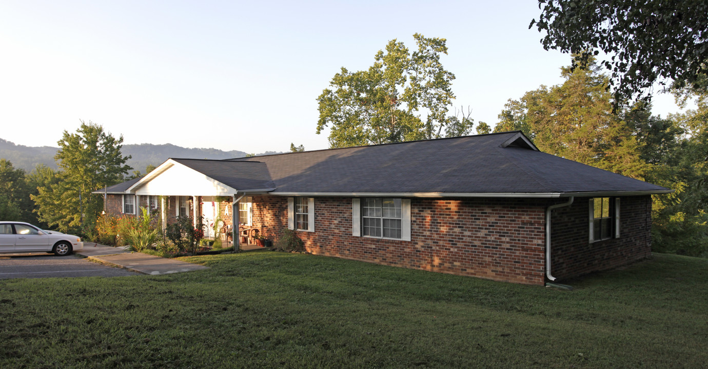 Cedars Apartments in Maynardville, TN - Building Photo