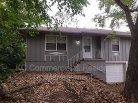 218 SW 19th St in Oak Grove, MO - Building Photo