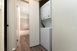 Windemere Apartments in Steilacoom, WA - Building Photo