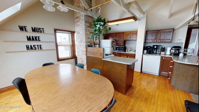 326 Cherry St SE, Unit Unit#2 in Grand Rapids, MI - Foto de edificio - Building Photo