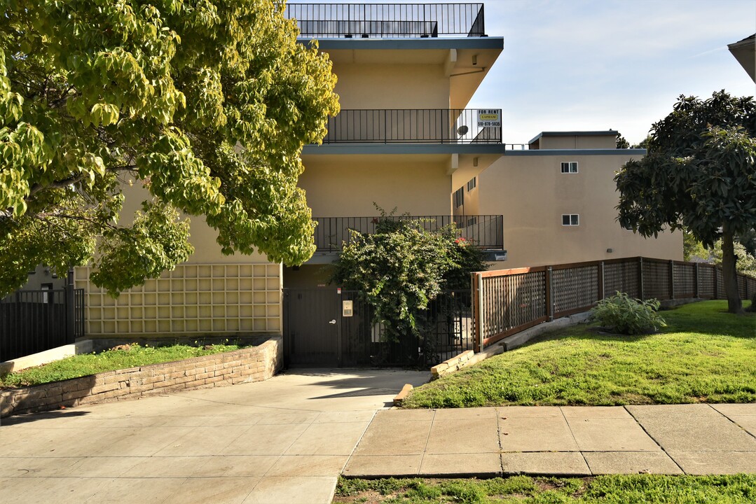 480 Crescent St in Oakland, CA - Building Photo