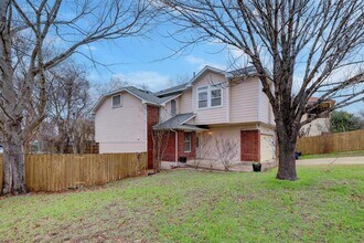 1100 Silverton Ct in Austin, TX - Building Photo - Building Photo