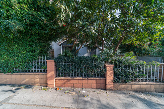 128 N Alvarado St in Los Angeles, CA - Building Photo - Building Photo