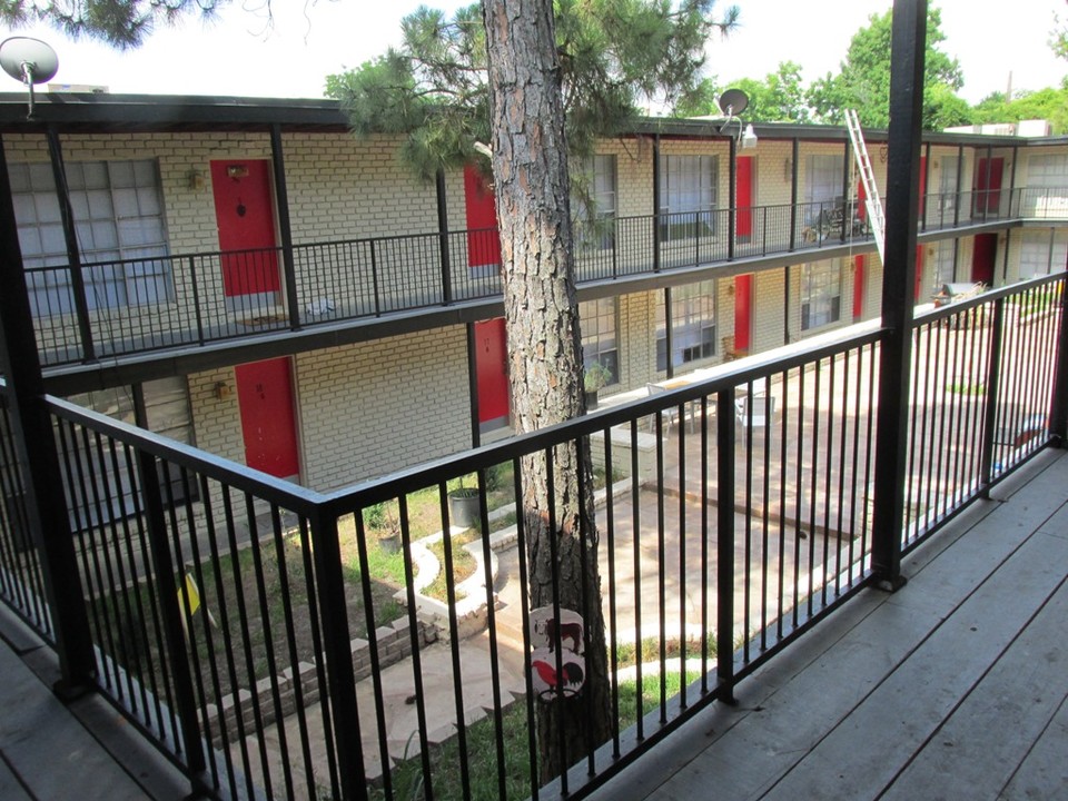 The Point at Garden Oaks in Houston, TX - Building Photo