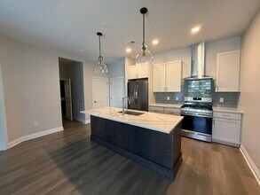 6633 Dale Dr, Unit Condo  Bridge Park in Dublin, OH - Building Photo - Building Photo