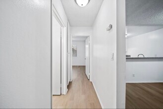 1008 Rosemont Ave in Los Angeles, CA - Building Photo - Building Photo