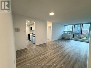 201 Sherbourne St in Toronto, ON - Building Photo - Building Photo