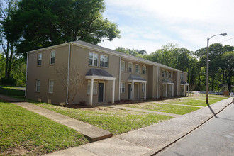 Oaks Apartments in Sylacauga, AL - Building Photo - Building Photo