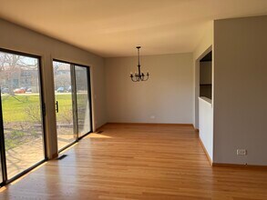 1534 Springview Ct in Wheeling, IL - Building Photo - Building Photo