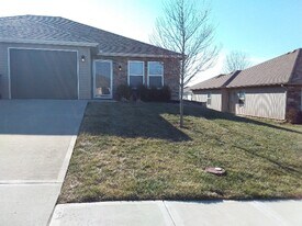 123 SW Rose Garden Ln in Blue Springs, MO - Building Photo