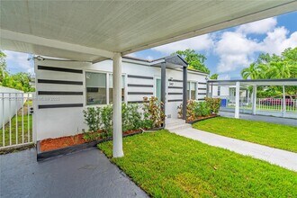 342 NW 46th St in Miami, FL - Building Photo - Building Photo