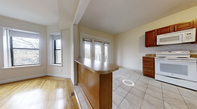 1127 Commonwealth Ave, Unit 4 in Boston, MA - Building Photo - Building Photo