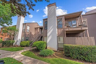 1201 Bering Dr, Unit 28 in Houston, TX - Building Photo - Building Photo