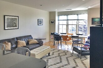 24 New Derby St, Unit 2 in Salem, MA - Building Photo - Building Photo