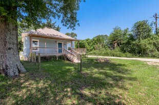3210 Elks Dr in Huntsville, TX - Building Photo