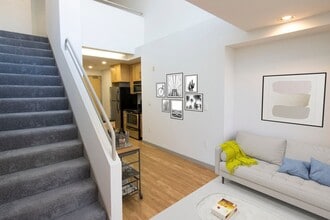 2001 - 2029 Olympic in Santa Monica, CA - Foto de edificio - Building Photo