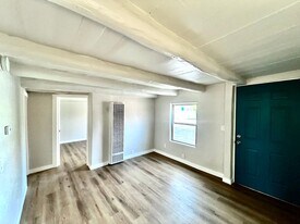 422 Towner Ave NW in Albuquerque, NM - Building Photo