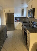 468 Pioneer Dr in Kitchener, ON - Building Photo