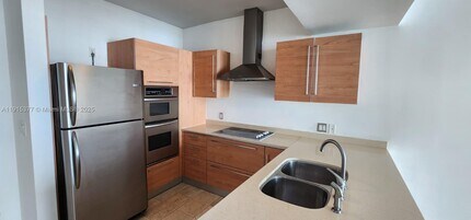 218 SE 14th St in Miami, FL - Building Photo - Building Photo