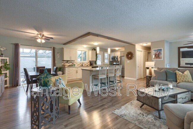 3271 McMahon Rd in West Kelowna, BC - Building Photo - Building Photo