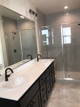 2352 Bronze Star Way in Sacramento, CA - Building Photo - Building Photo