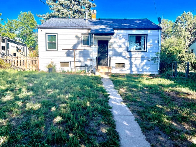 property at 1124 N Meade Ave