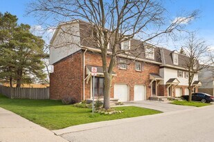 Gorgeous 3 Bedroom Townhome in Pondmills in London, ON - Building Photo