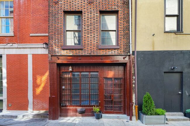 property at 4 Strawberry St