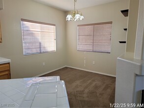 1050 E Cactus Ave in Las Vegas, NV - Building Photo - Building Photo