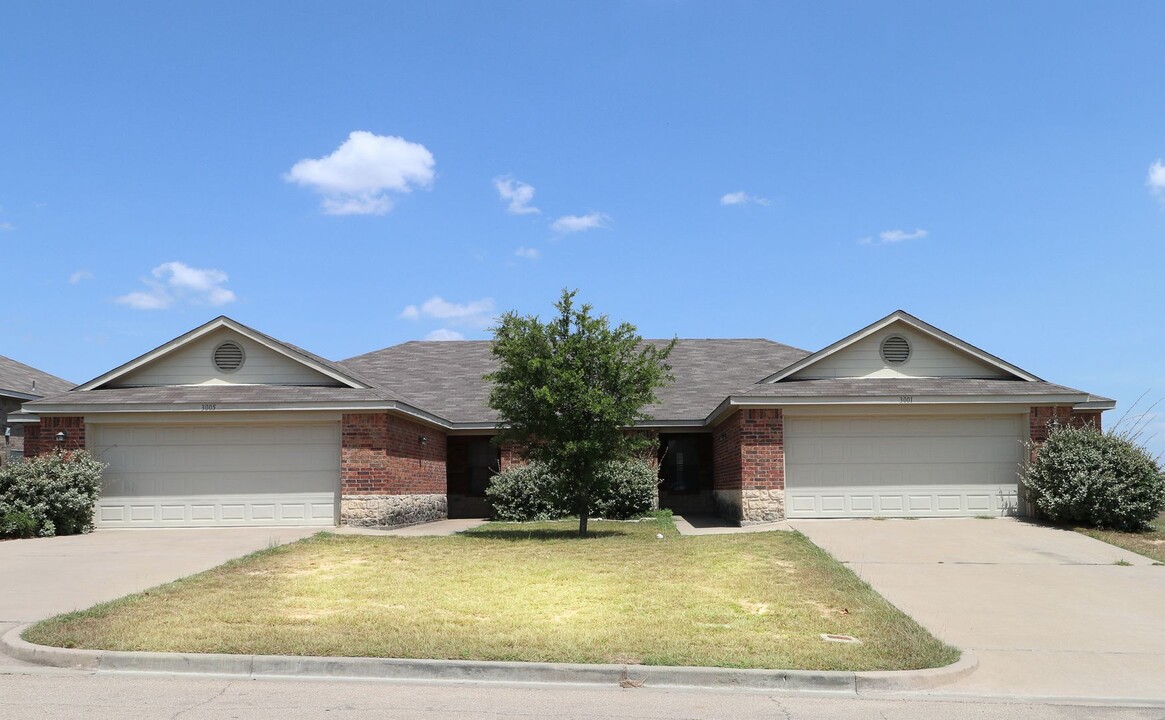 676 Paso Fino St-Unit -Paso Fino 676 in Waco, TX - Foto de edificio