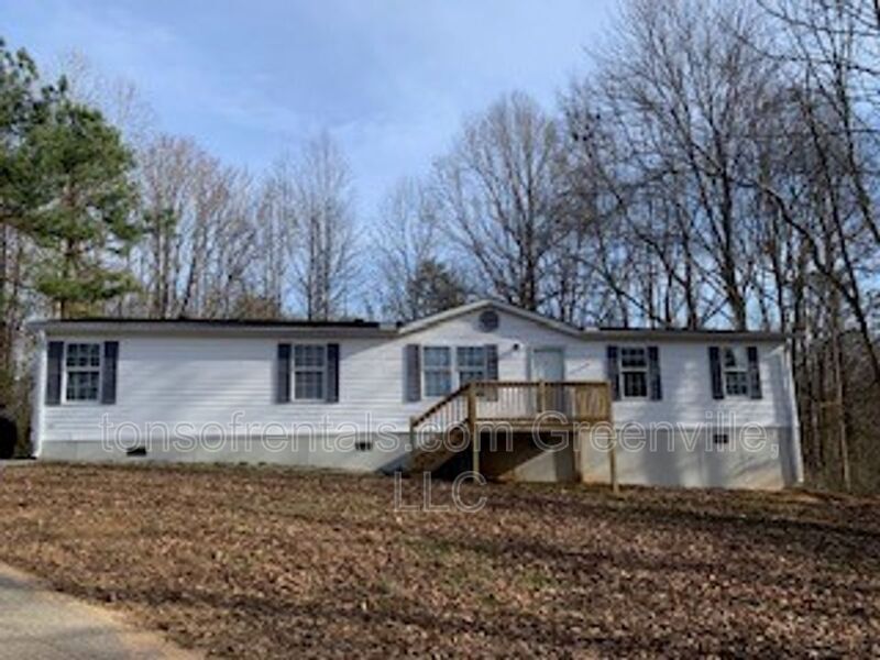 236 Elizabeth Ln in Travelers Rest, SC - Building Photo