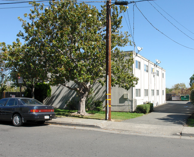 1320 Leafwood Dr in Novato, CA - Building Photo - Building Photo