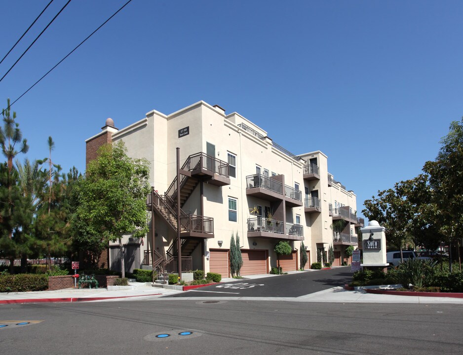 Soco Walk in Fullerton, CA - Foto de edificio