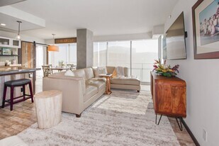 1810 Avenida Del Mundo in Coronado, CA - Building Photo