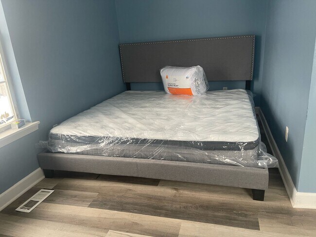 8 Robinwood St in Pontiac, MI - Building Photo - Building Photo