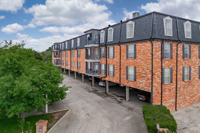 Georgian Condominiums in San Antonio, TX - Building Photo - Primary Photo
