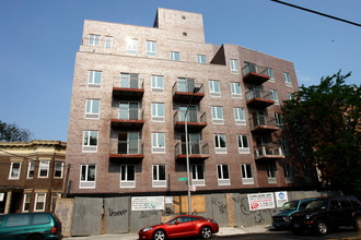 3326 Union St in Flushing, NY - Building Photo - Building Photo