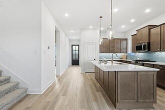 5511 Orangery Ln in Manvel, TX - Foto de edificio - Building Photo