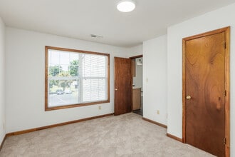 Timber East Apartments in Lynchburg, VA - Building Photo - Interior Photo