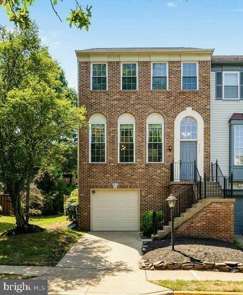 47581 Sandbank Square in Sterling, VA - Building Photo