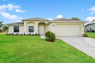 229 NE 7th Pl in Cape Coral, FL - Building Photo