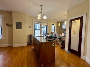 184 St Paul St in Brookline, MA - Building Photo - Building Photo