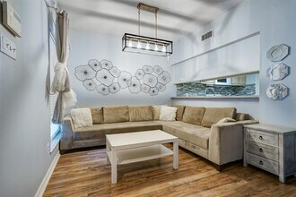 2601 Augusta Dr in Houston, TX - Foto de edificio - Building Photo