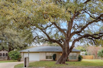 1205 Oak Shadows Cir in Austin, TX - Building Photo - Building Photo