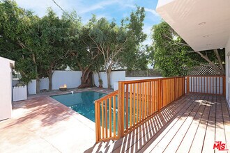 12524 Woodbine St in Los Angeles, CA - Foto de edificio - Building Photo