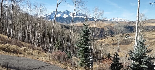 114 Aldasoro Rd in Telluride, CO - Foto de edificio - Building Photo