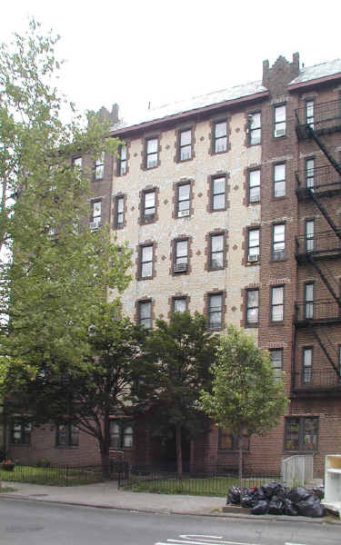390 Parkside Ave in Brooklyn, NY - Foto de edificio - Building Photo