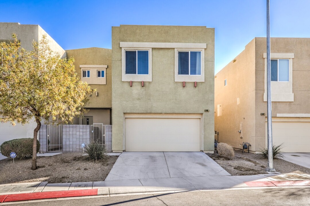 6466 Cinnamon Hazlenut St in North Las Vegas, NV - Building Photo